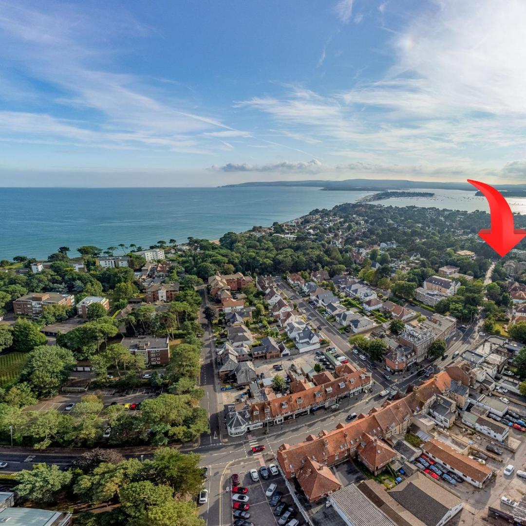In Canford Cliffs Close To Sandbanks Beach Apartment