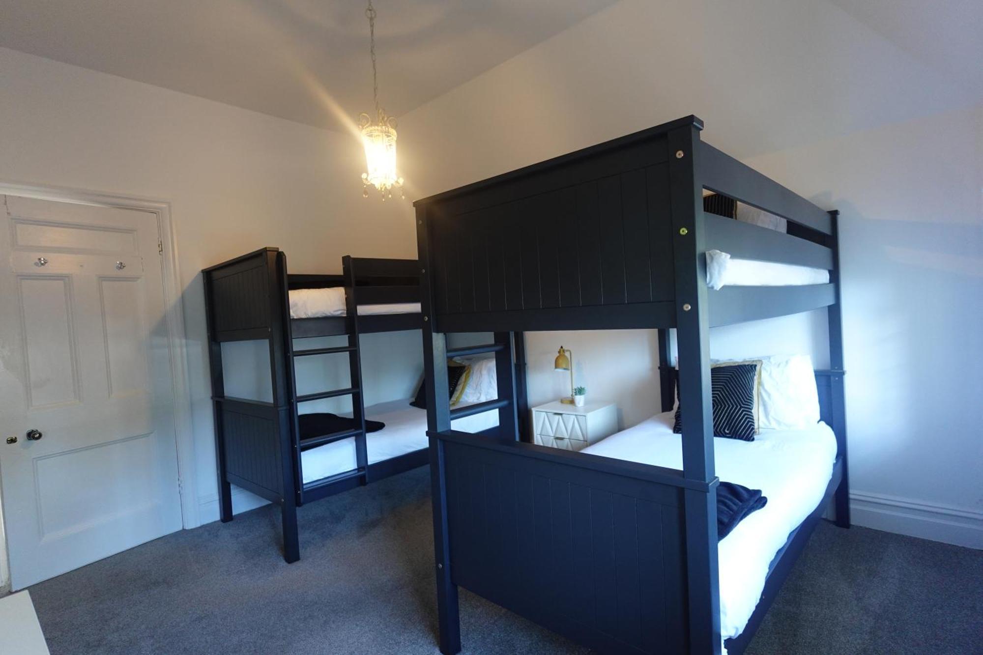 Apartment In Canford Cliffs Close To Sandbanks Beach *