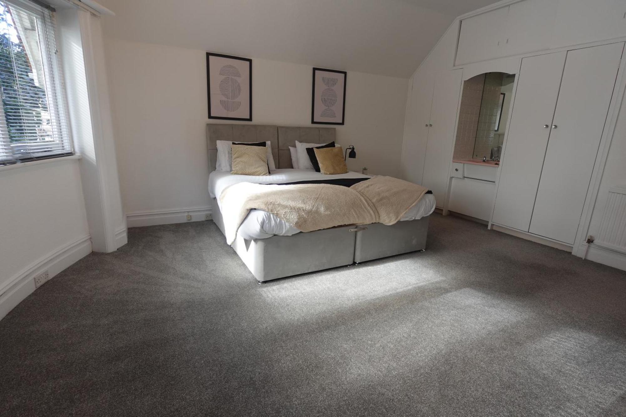 Apartment In Canford Cliffs Close To Sandbanks Beach