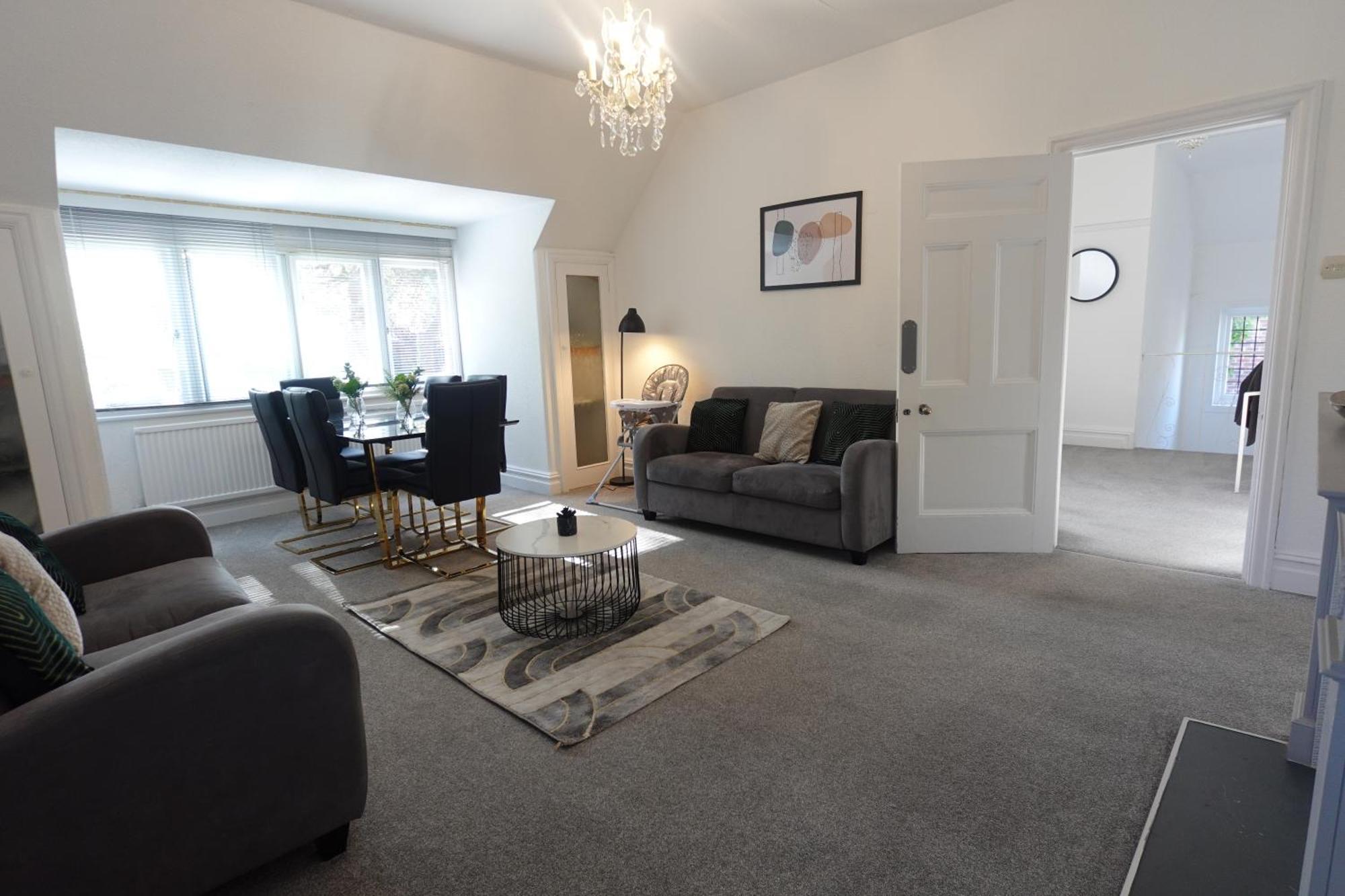 In Canford Cliffs Close To Sandbanks Beach Apartment Poole