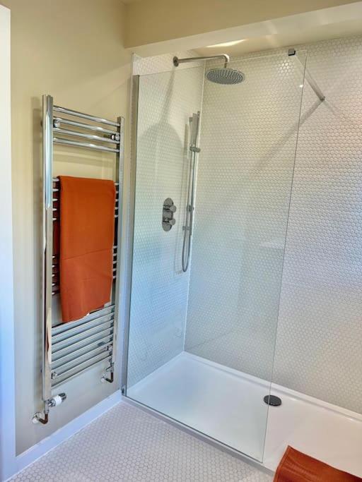 Harbourside Garden Flat With Parking * Poole