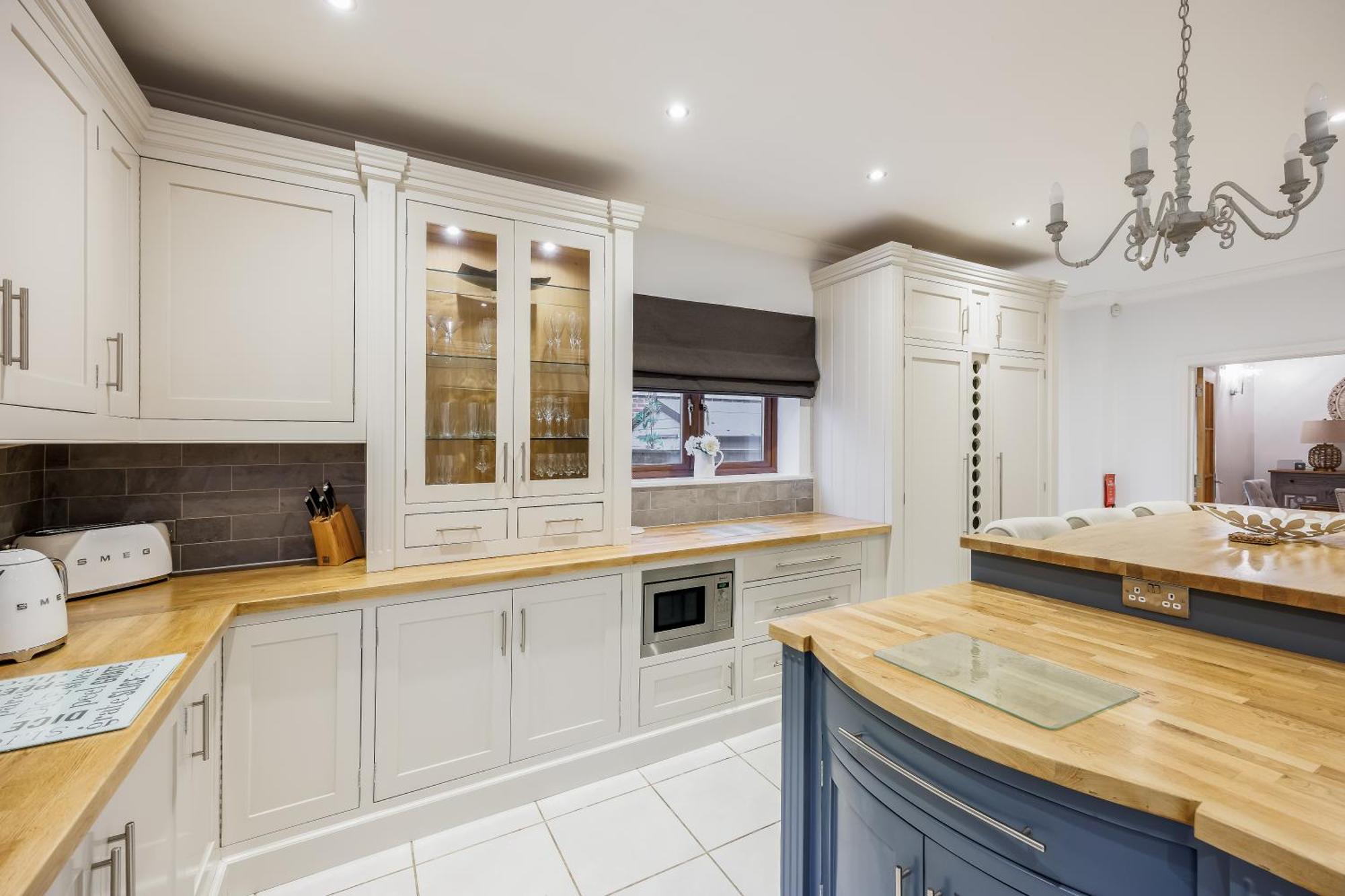 Luxury6bedhouse-hottub-gamesroom-amar Luxury