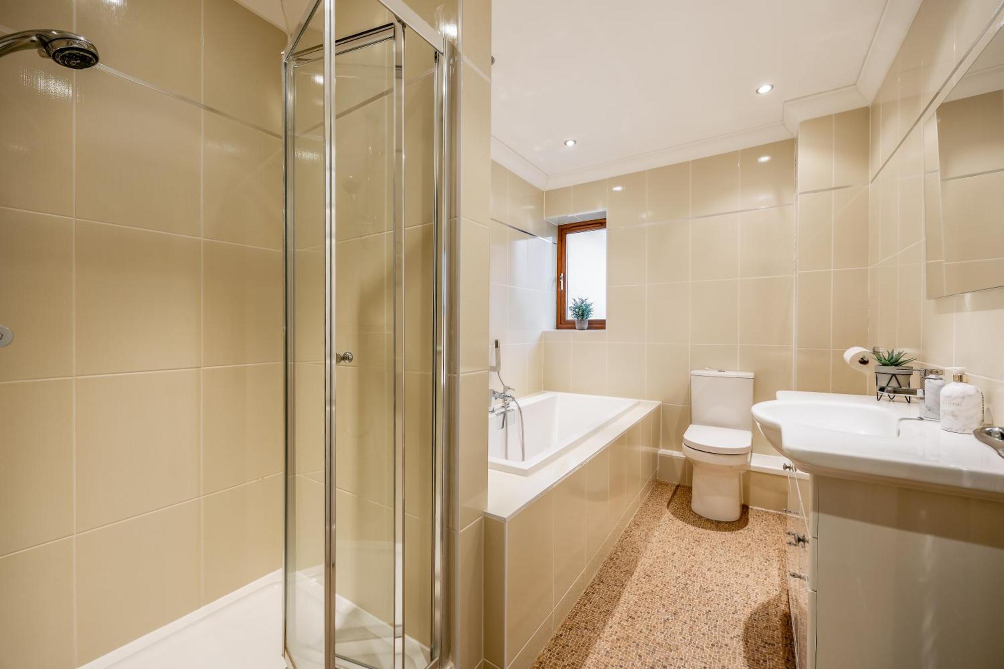 Luxury6bedhouse-hottub-gamesroom-amar Luxury Villa *
