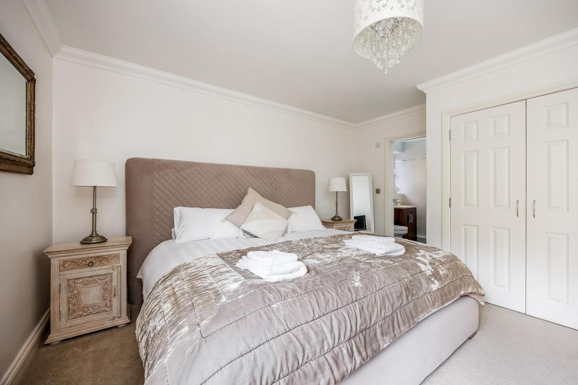 Villa Luxury6bedhouse-hottub-gamesroom-amar Luxury Poole