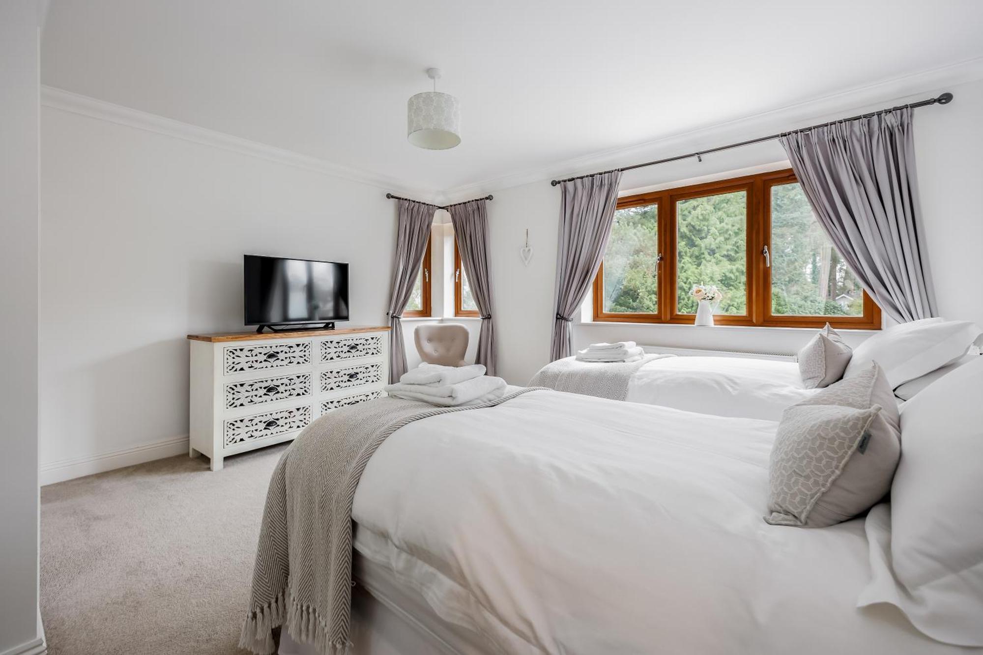 Luxury6bedhouse-hottub-gamesroom-amar Luxury Villa