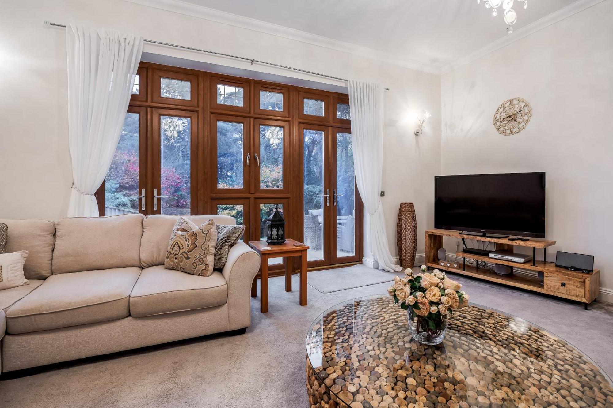 Luxury6bedhouse-hottub-gamesroom-amar Luxury Poole