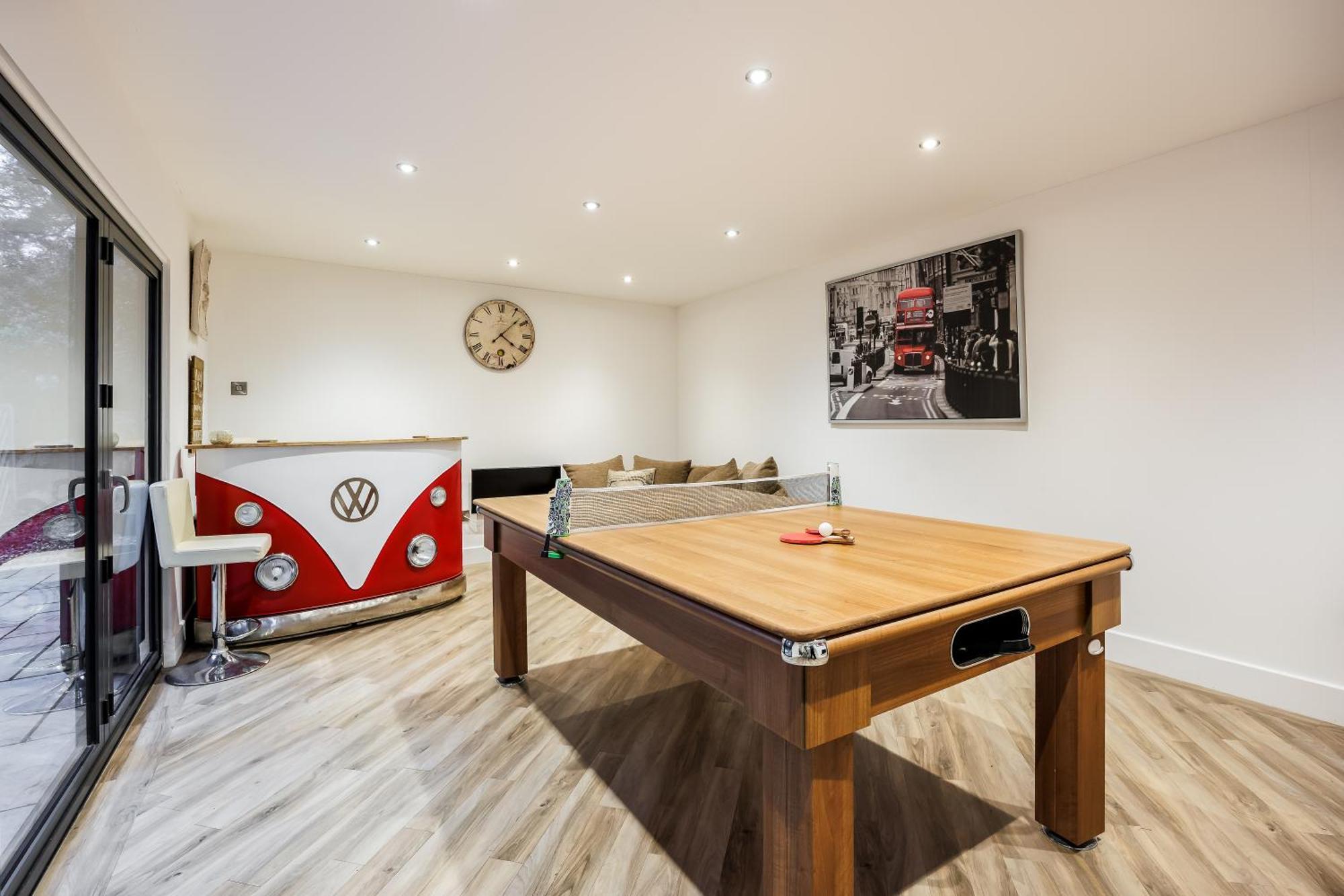 Luxury6bedhouse-hottub-gamesroom-amar Luxury * Poole