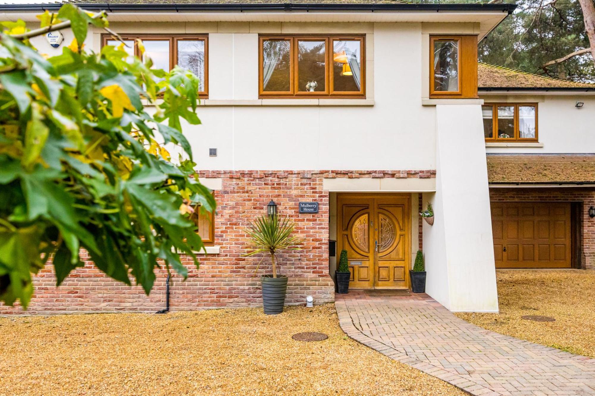 Luxury6bedhouse-hottub-gamesroom-amar Luxury * Poole