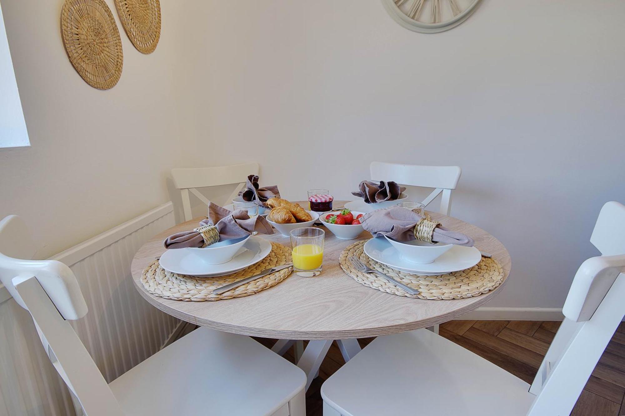 The Nook - Cosy Coastal Retreat Near Sandbanks *