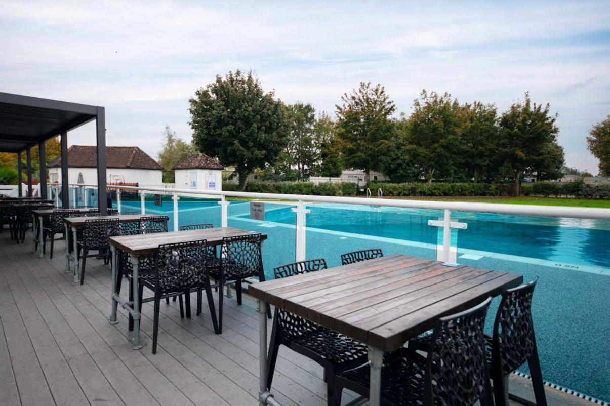 Apartment Falcove - 3 Bedroom Luxury Lodge, 5g Wifi, Full Sky Tv, Free Parking & Close To *