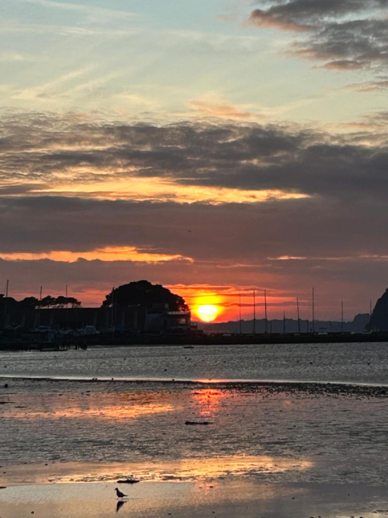 Apartment Shorebanks - Harbour View In Sandbanks. *