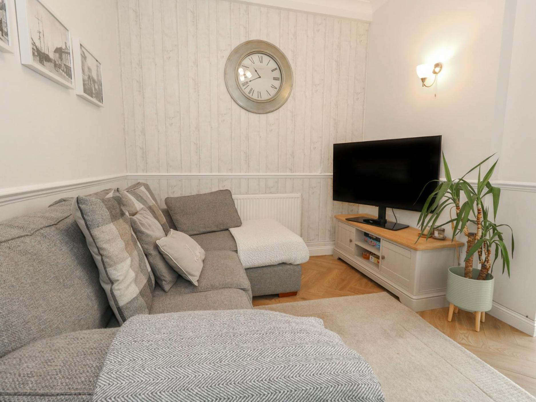 3 West Quay Mews * Poole