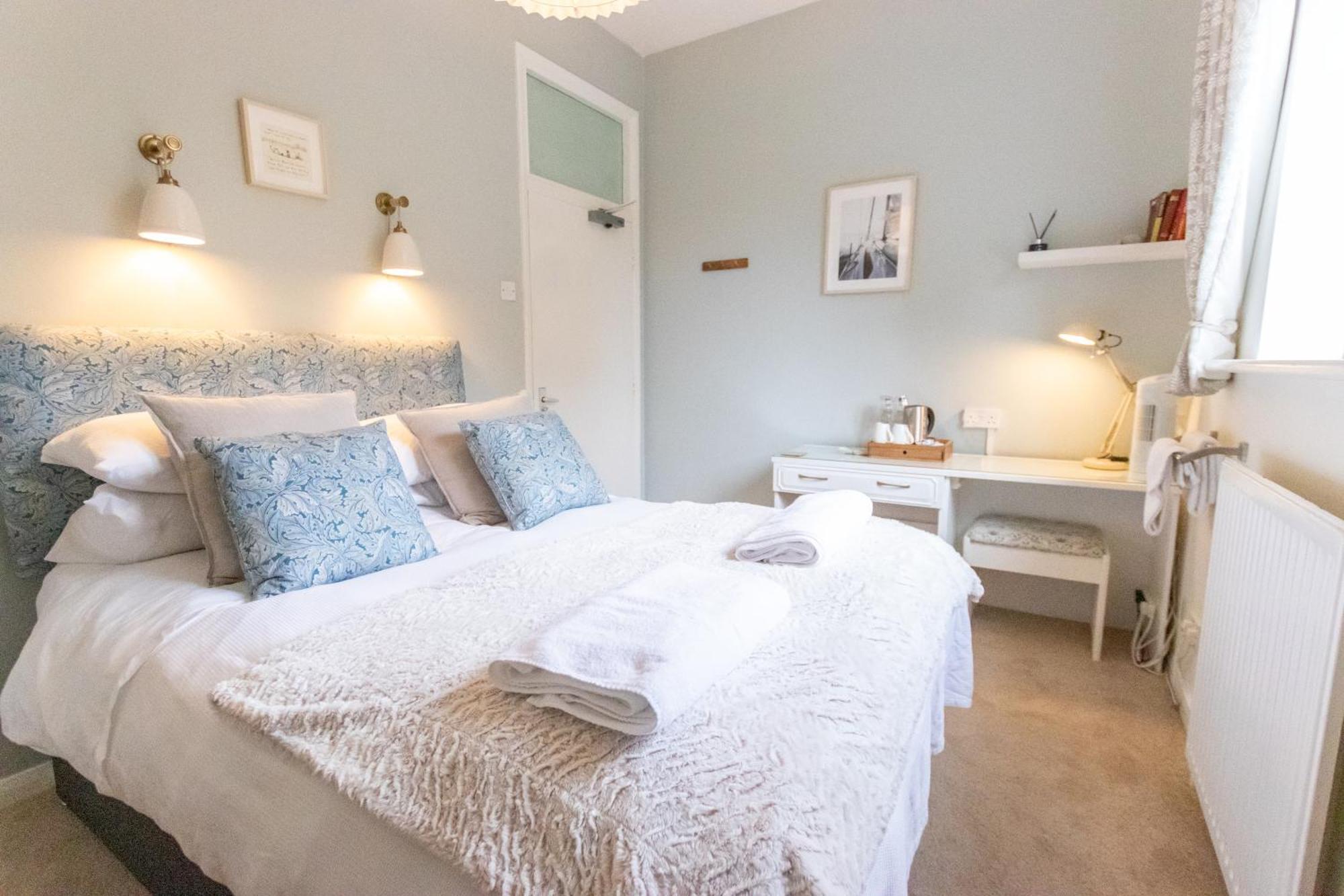 Poole Park House 2*