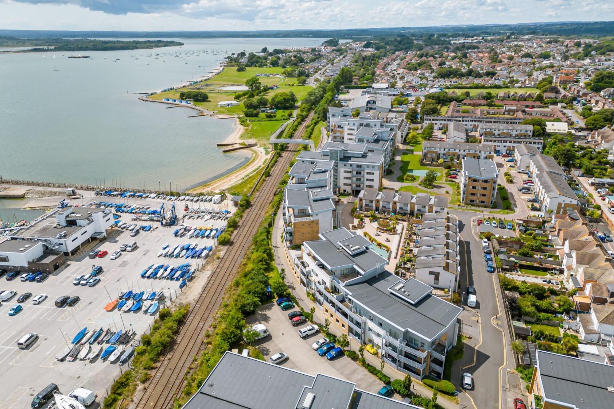 Island's Edge * Poole