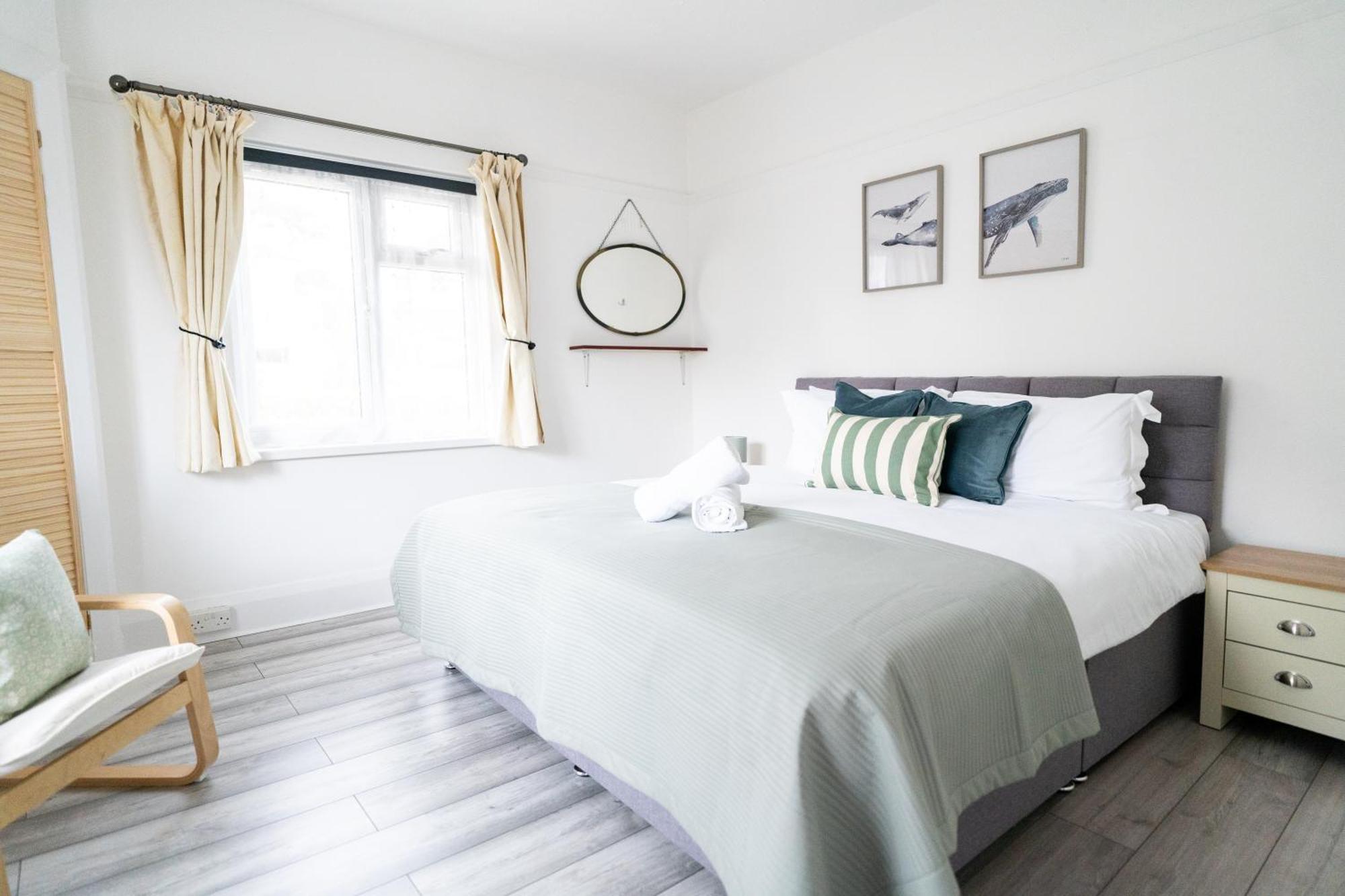 4 Bedroom Coastal Retreat In Sandbanks Holiday home *