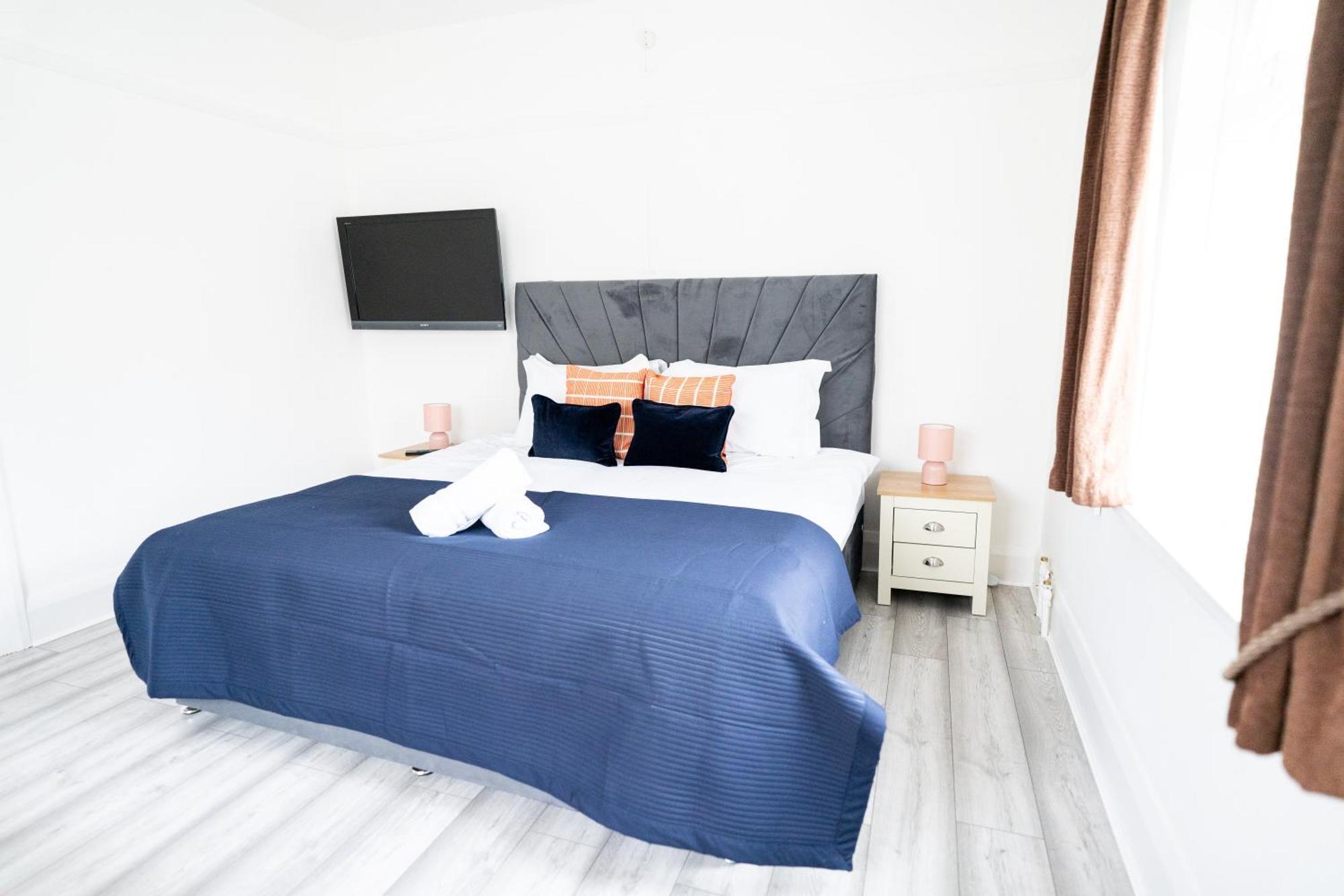 4 Bedroom Coastal Retreat In Sandbanks Holiday home *