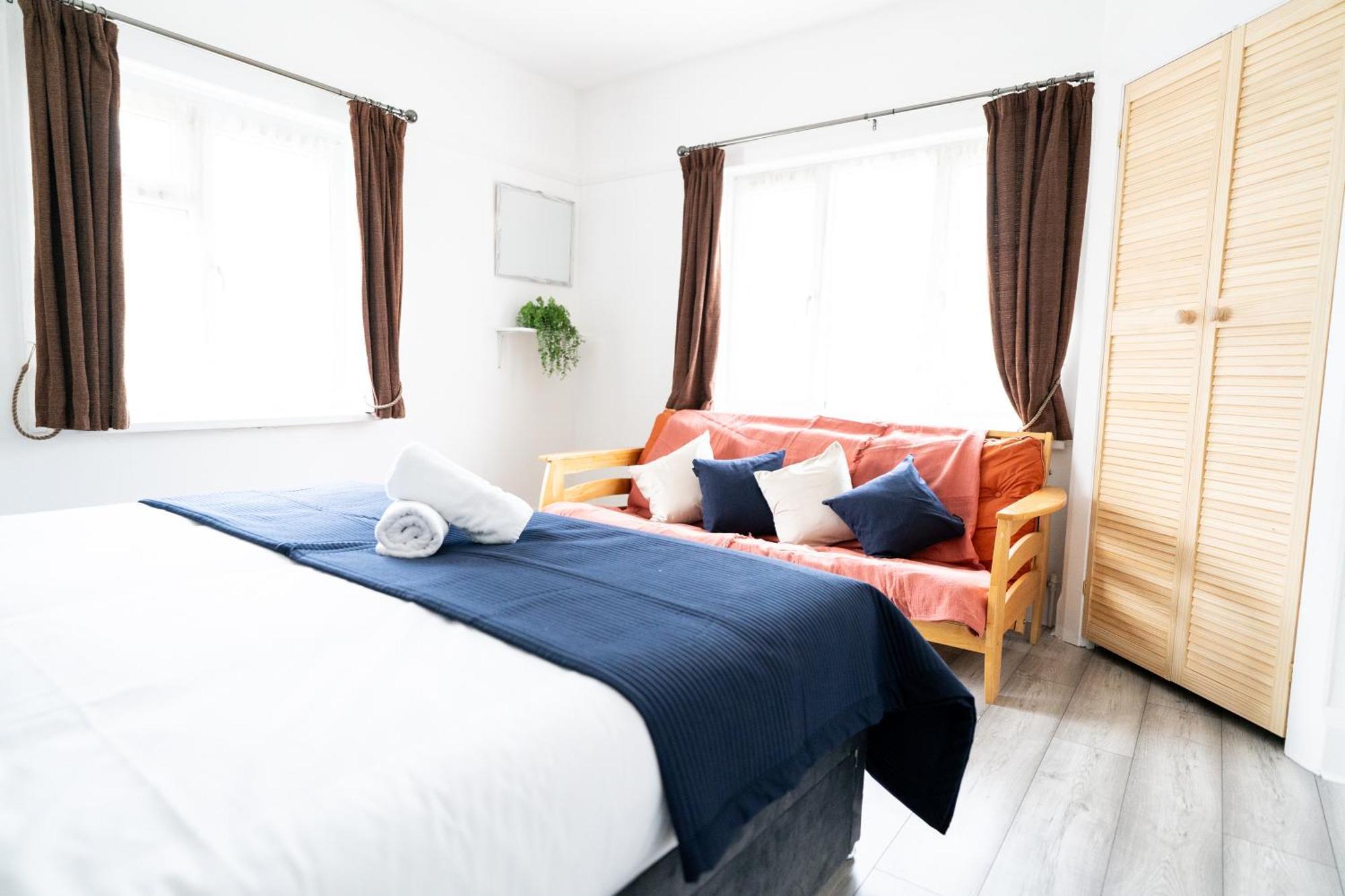 4 Bedroom Coastal Retreat In Sandbanks Poole