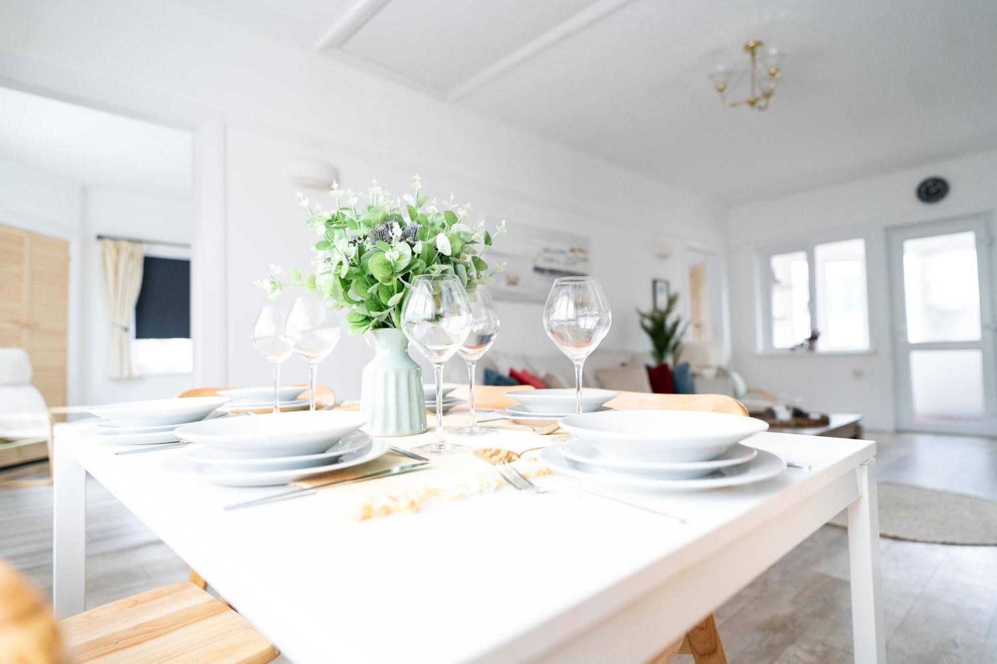 4 Bedroom Coastal Retreat In Sandbanks *