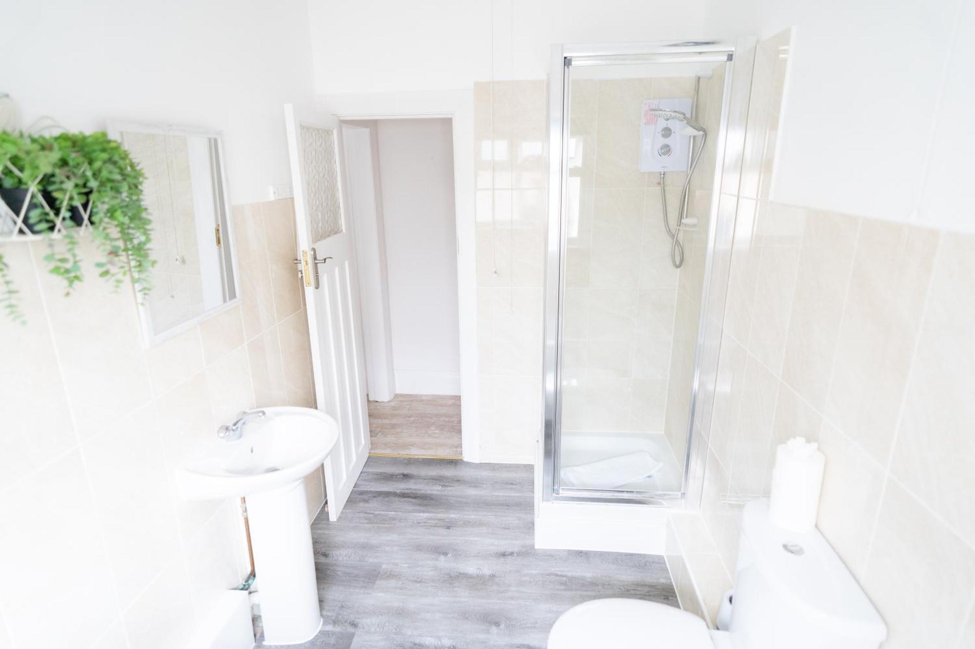 4 Bedroom Coastal Retreat In Sandbanks *