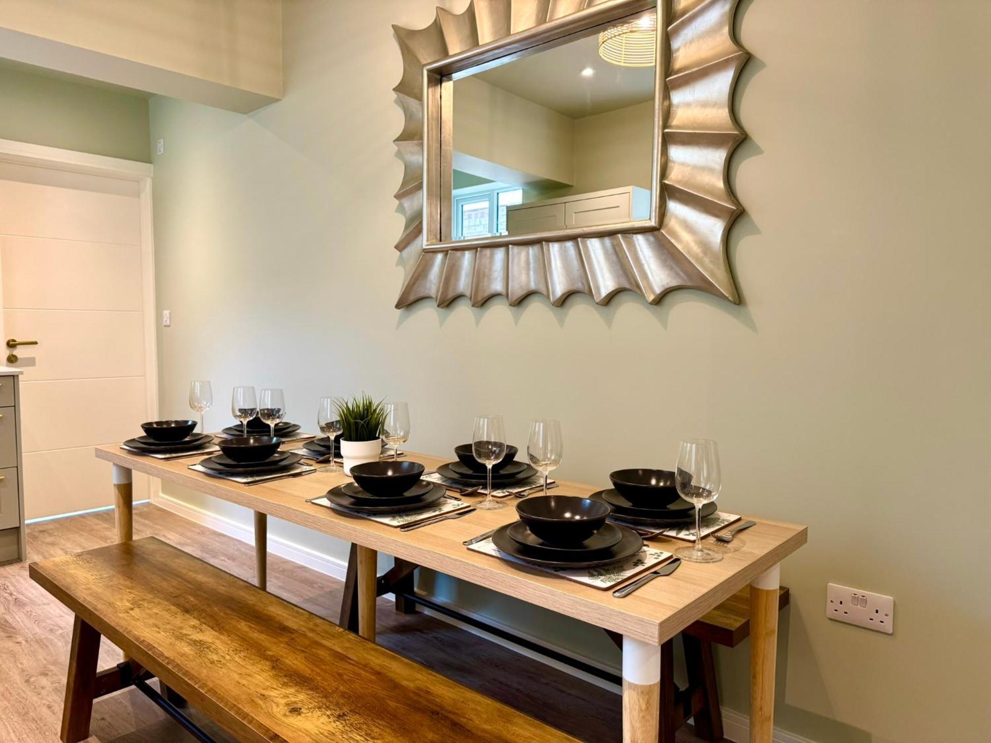 Stunning 4-bedroom - 10 Mins To Sandbanks Poole