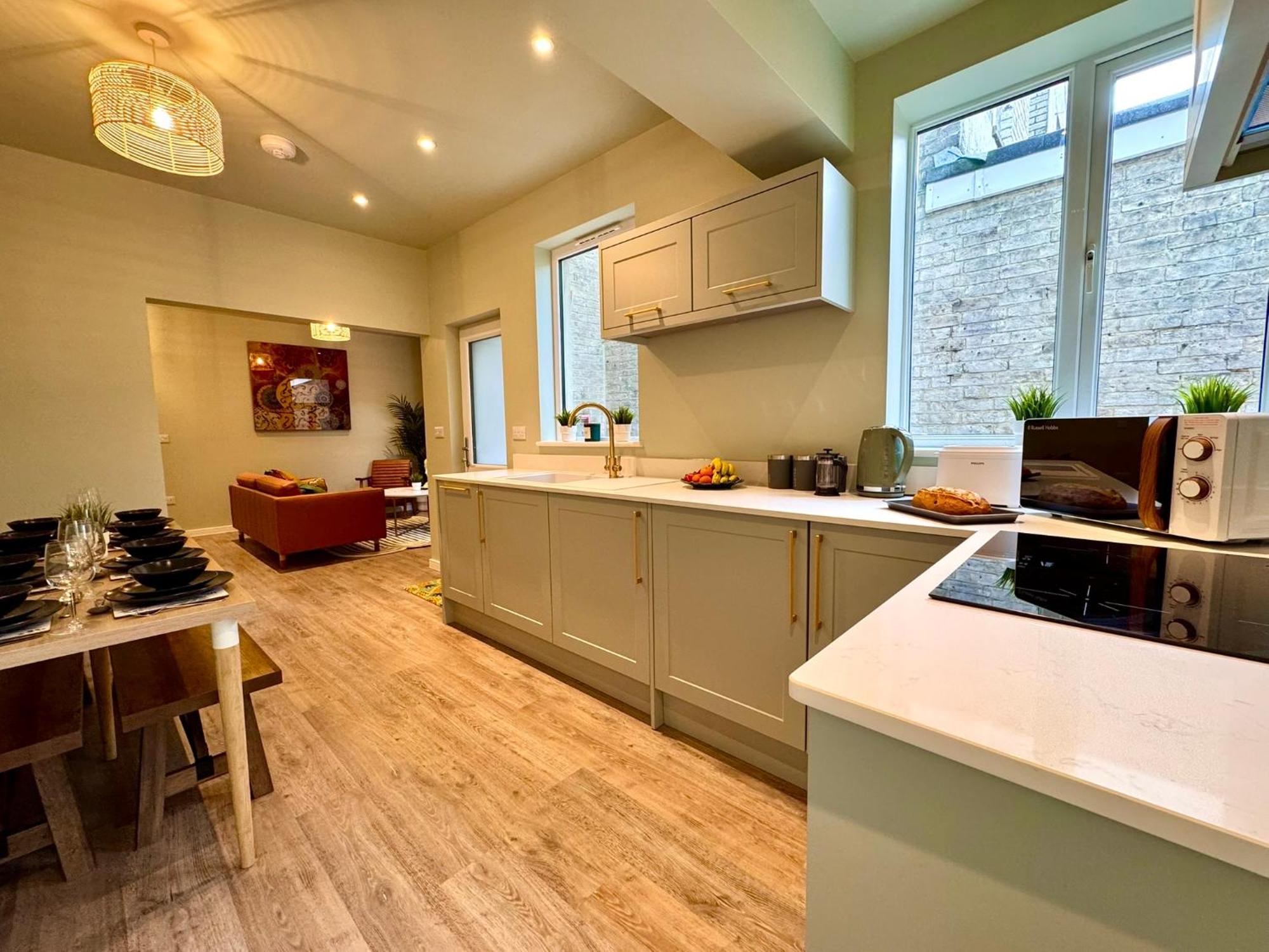 Stunning 4-bedroom - 10 Mins To Sandbanks * Poole