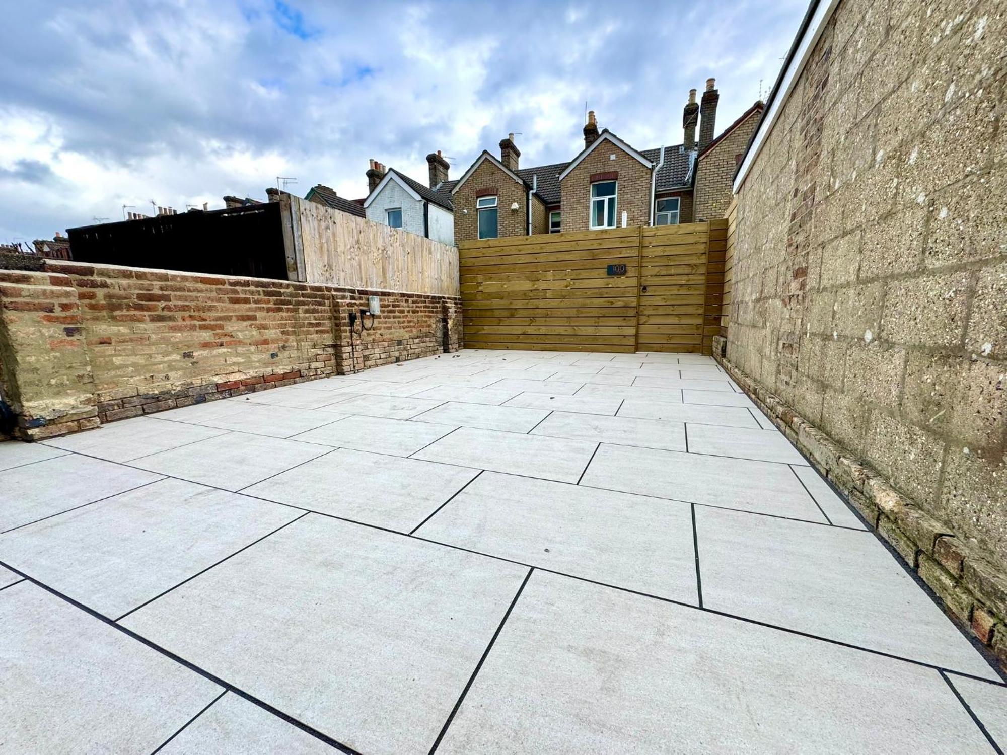 Stunning 4-bedroom - 10 Mins To Sandbanks