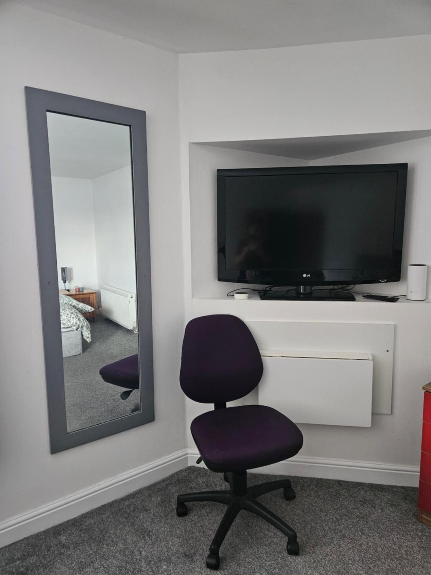 1 Bedroom In Apartment *