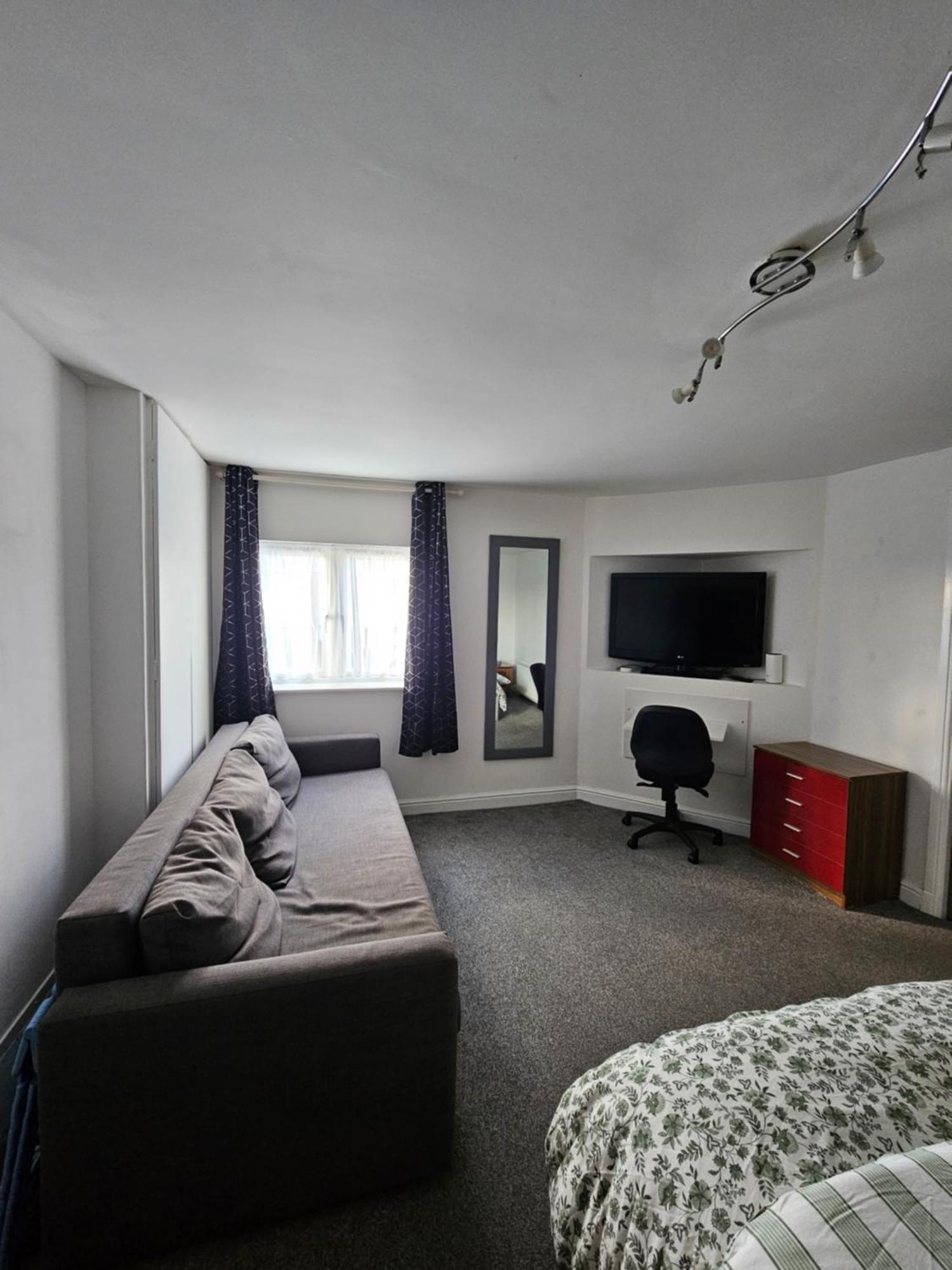 1 Bedroom In *