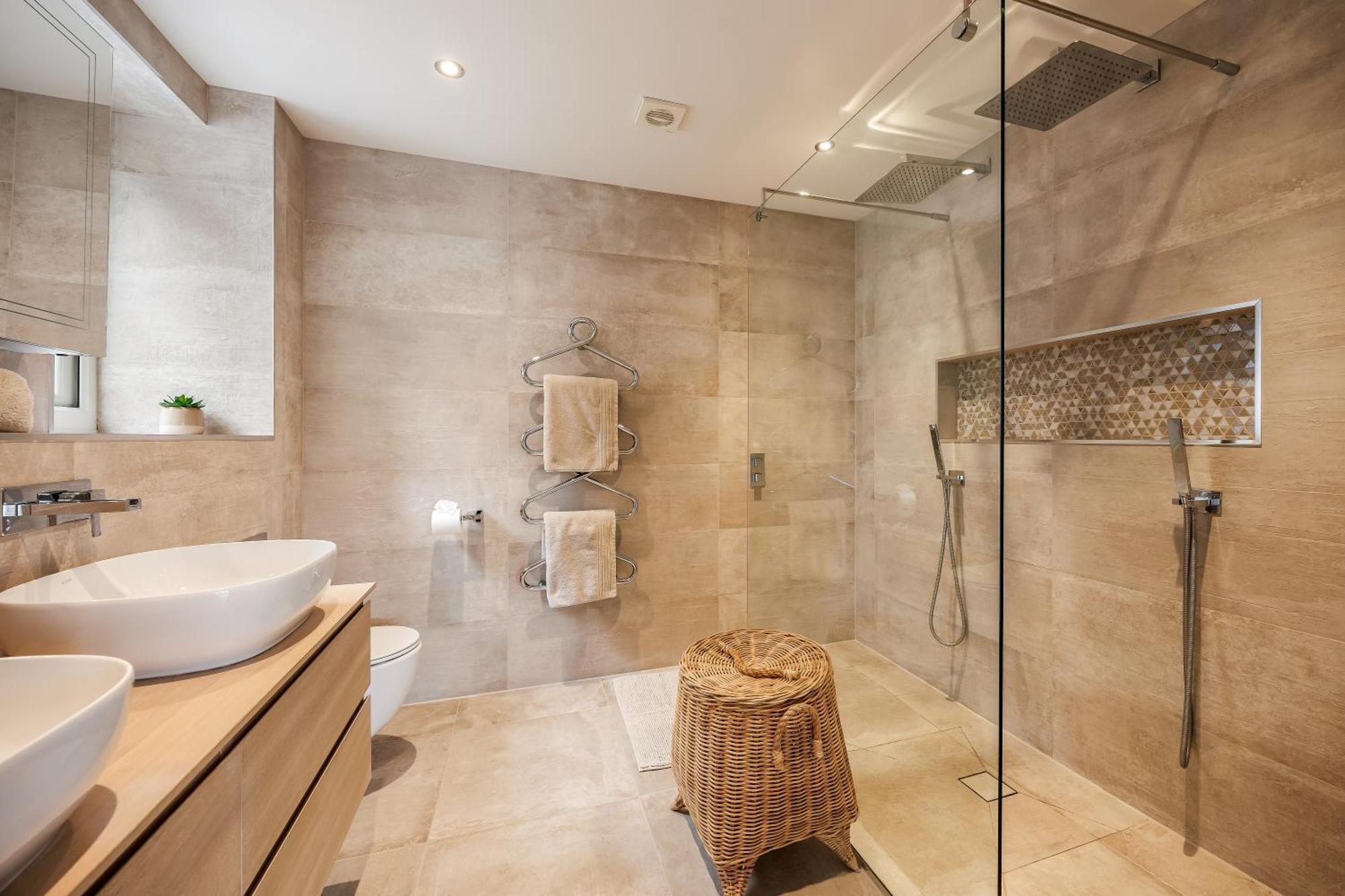 Luxury 5 Bedroom House-large Swim & Sea Views! Hosted By Amar Luxury Holiday home Poole