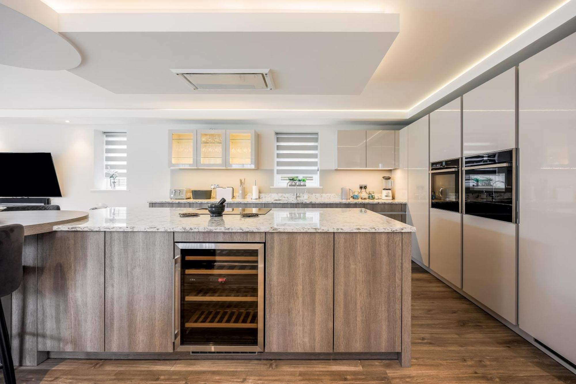 Luxury 5 Bedroom House-large Swim & Sea Views! Hosted By Amar Luxury