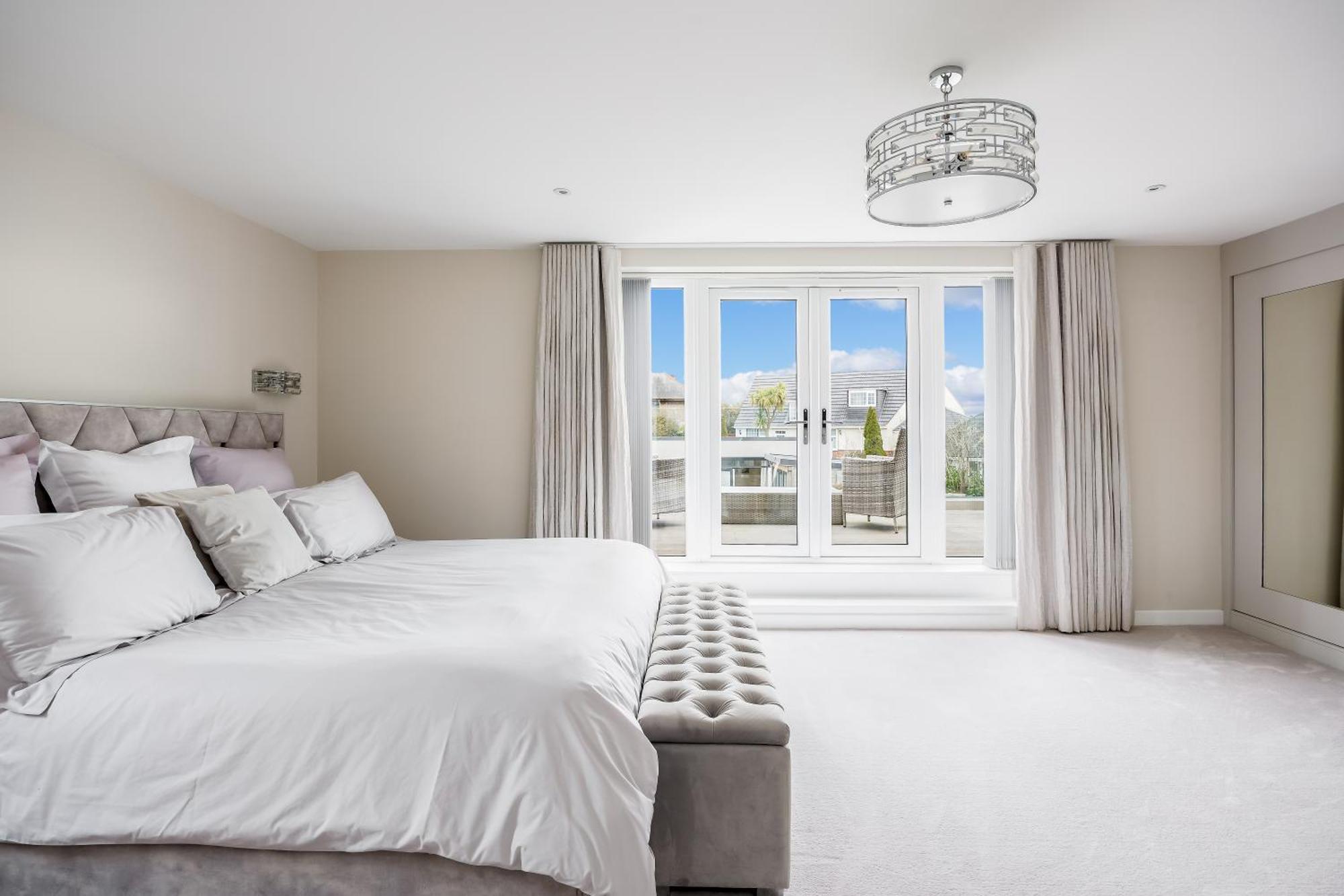 Luxury 5 Bedroom House-large Swim & Sea Views! Hosted By Amar Luxury Poole