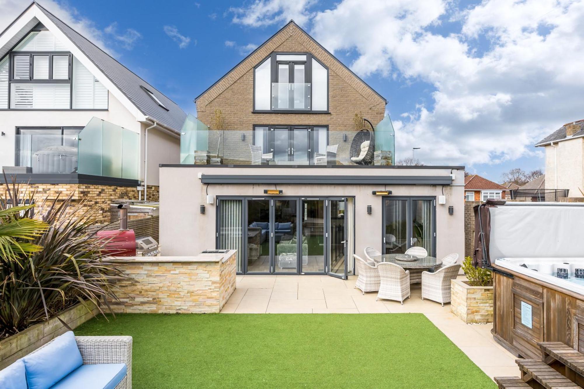 Holiday home Luxury 5 Bedroom House-large Swim & Sea Views! Hosted By Amar Luxury
