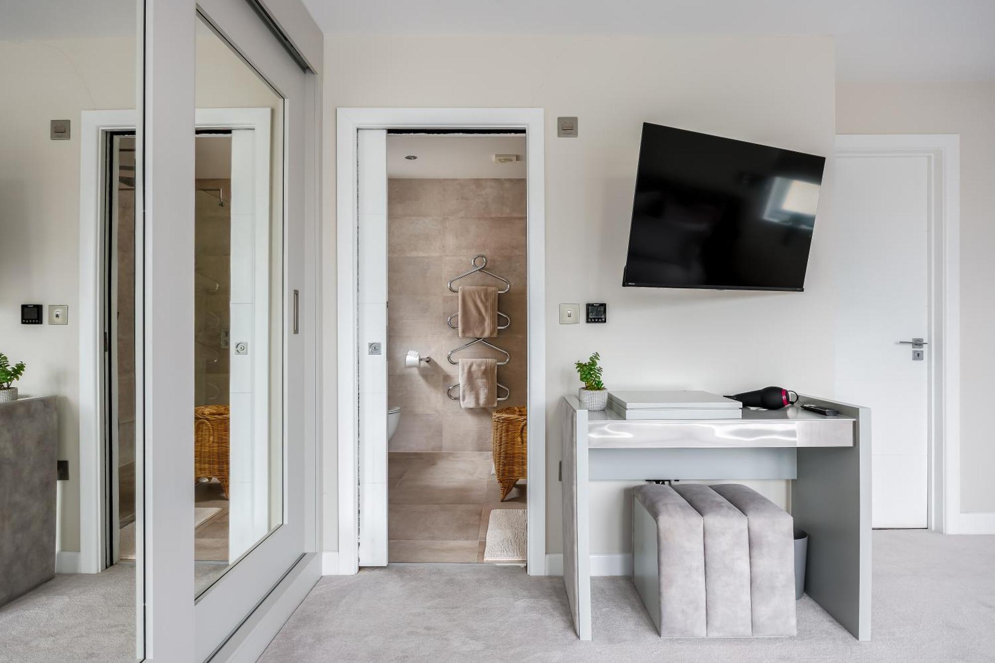 Holiday home Luxury 5 Bedroom House-large Swim & Sea Views! Hosted By Amar Luxury