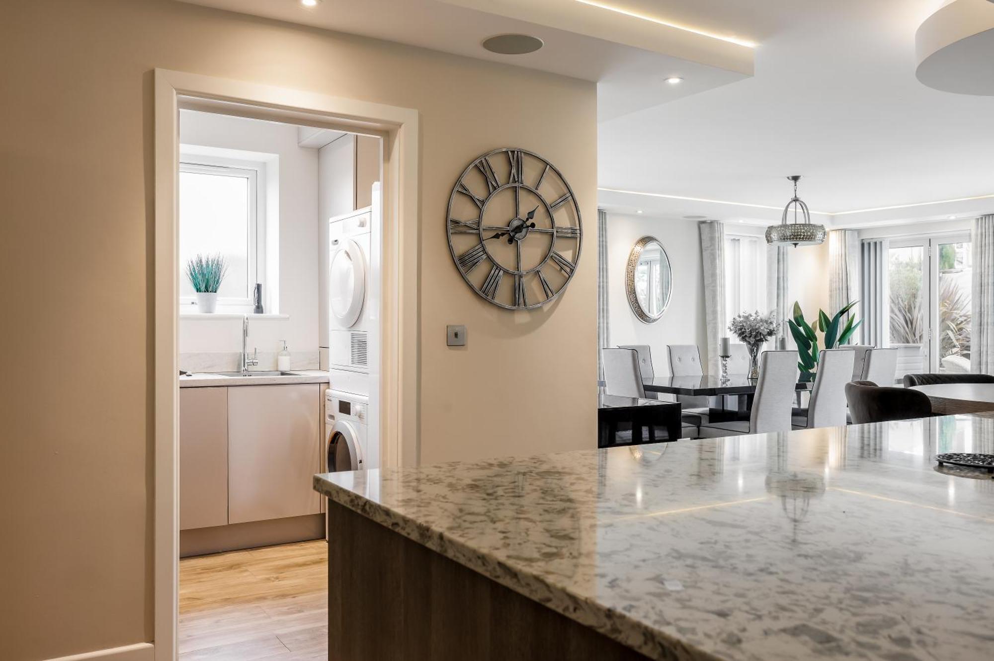 Luxury 5 Bedroom House-large Swim & Sea Views! Hosted By Amar Luxury Poole