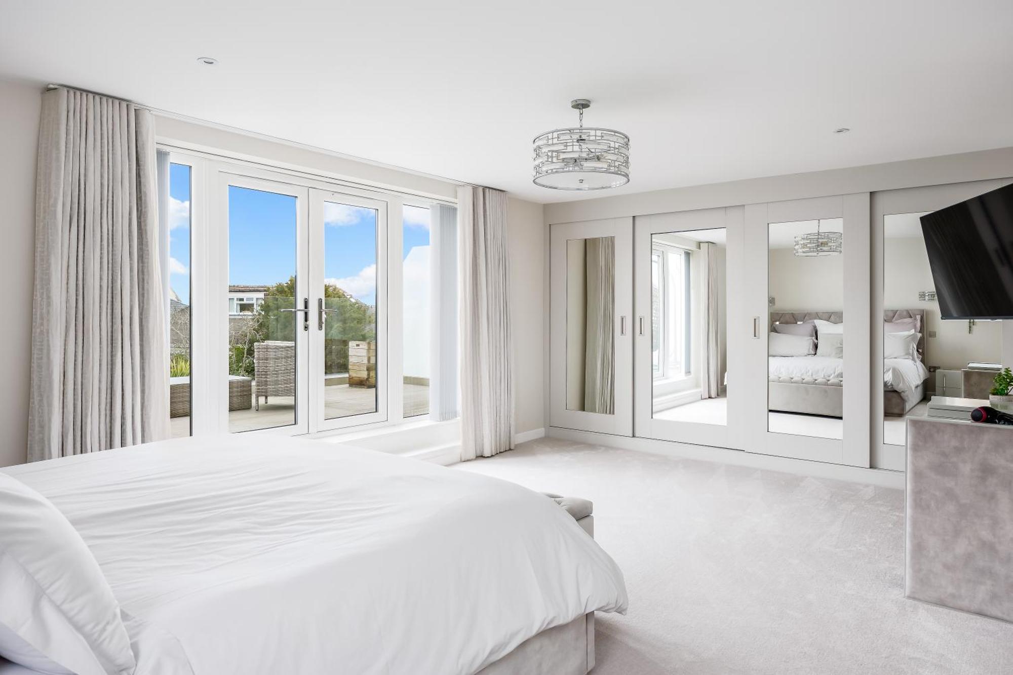 Luxury 5 Bedroom House-large Swim & Sea Views! Hosted By Amar Luxury