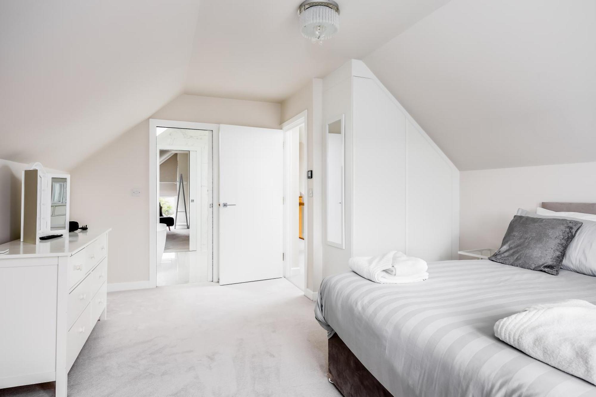 Holiday home Luxury 5 Bedroom House-large Swim & Sea Views! Hosted By Amar Luxury *