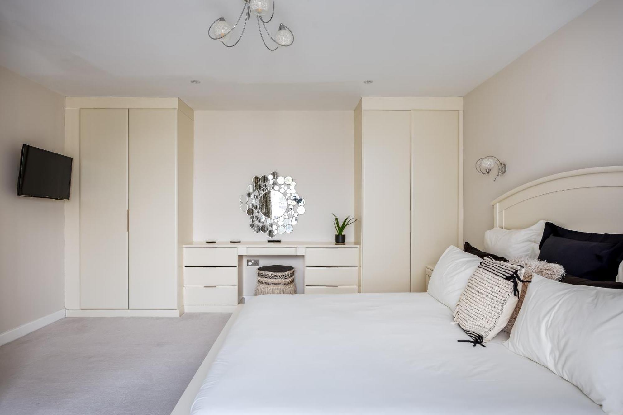 Luxury 5 Bedroom House-large Swim & Sea Views! Hosted By Amar Luxury Holiday home *