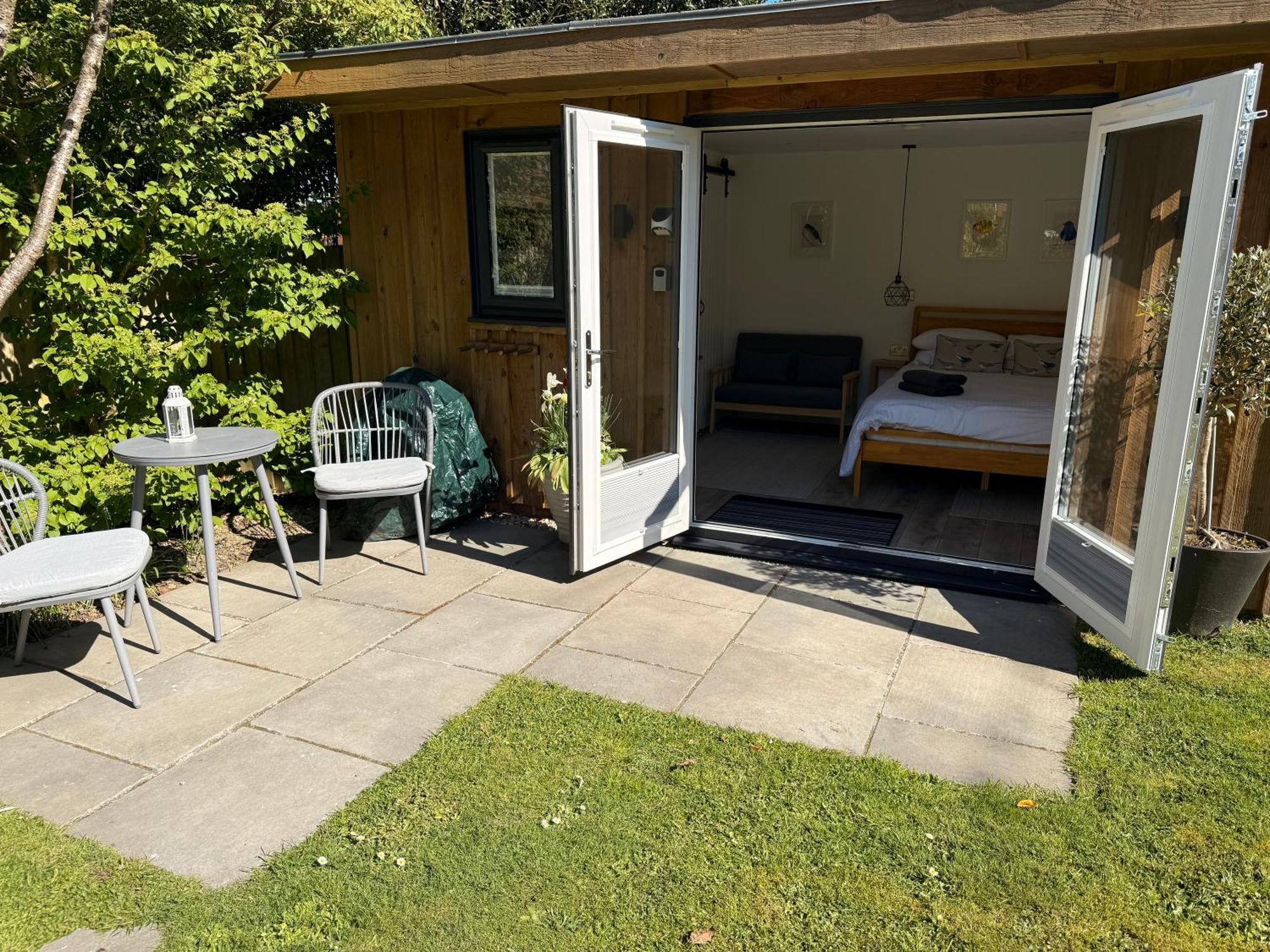 Apartment Cosy Garden In Wimborne With Parking