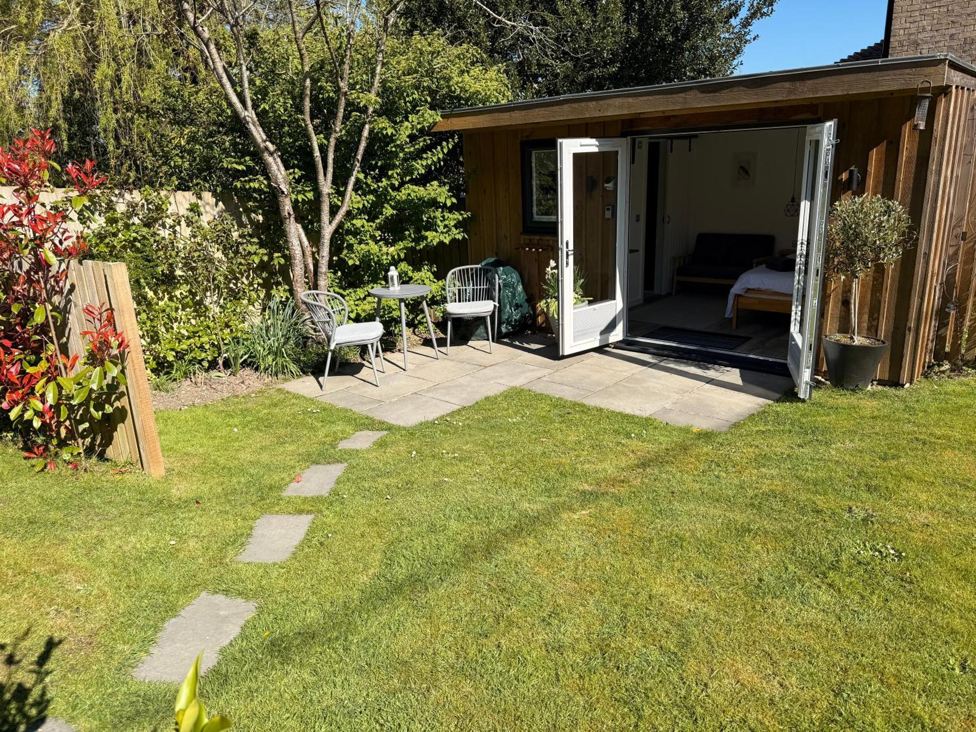 Cosy Garden In Wimborne With Parking Apartment Poole