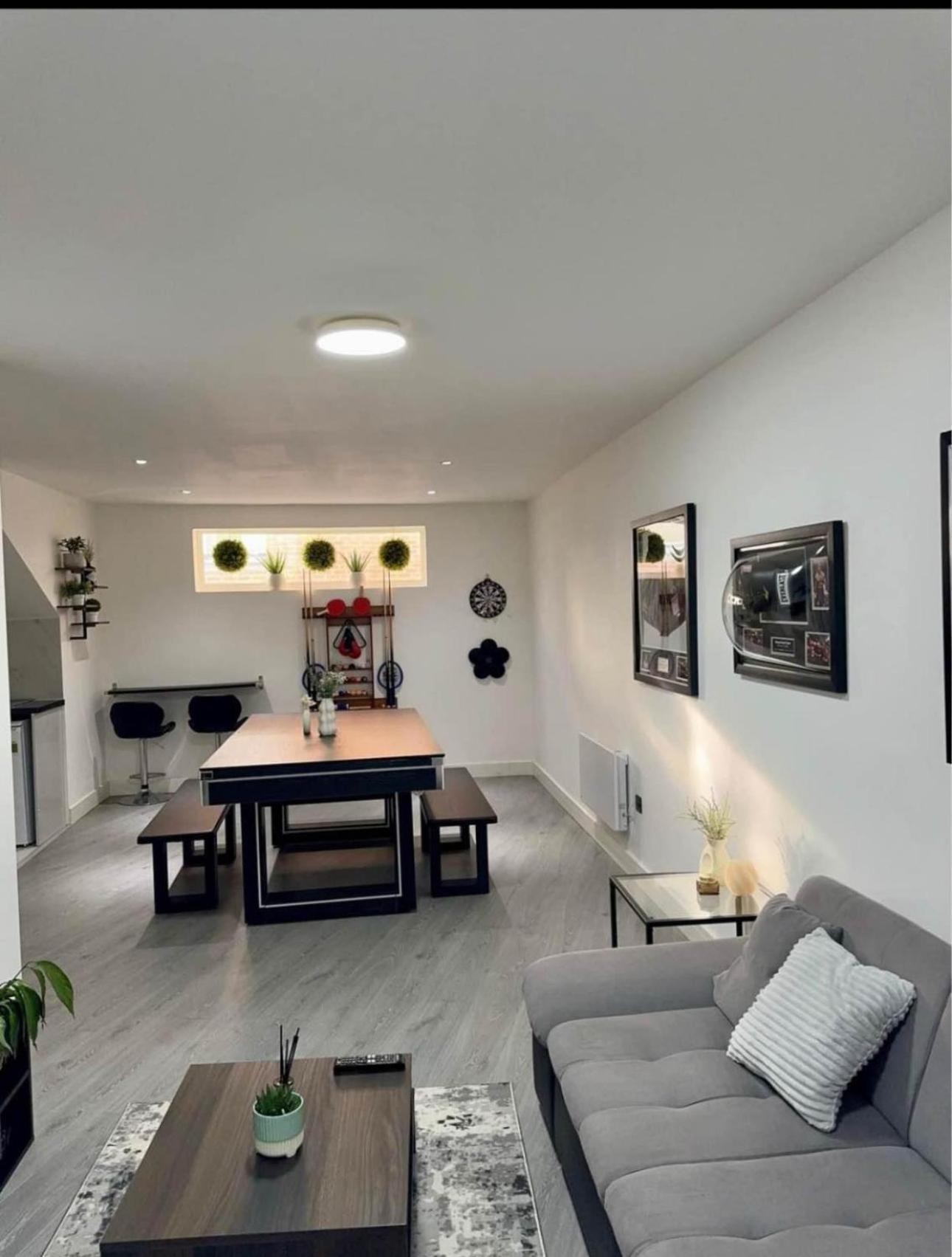 Swan House Apartment