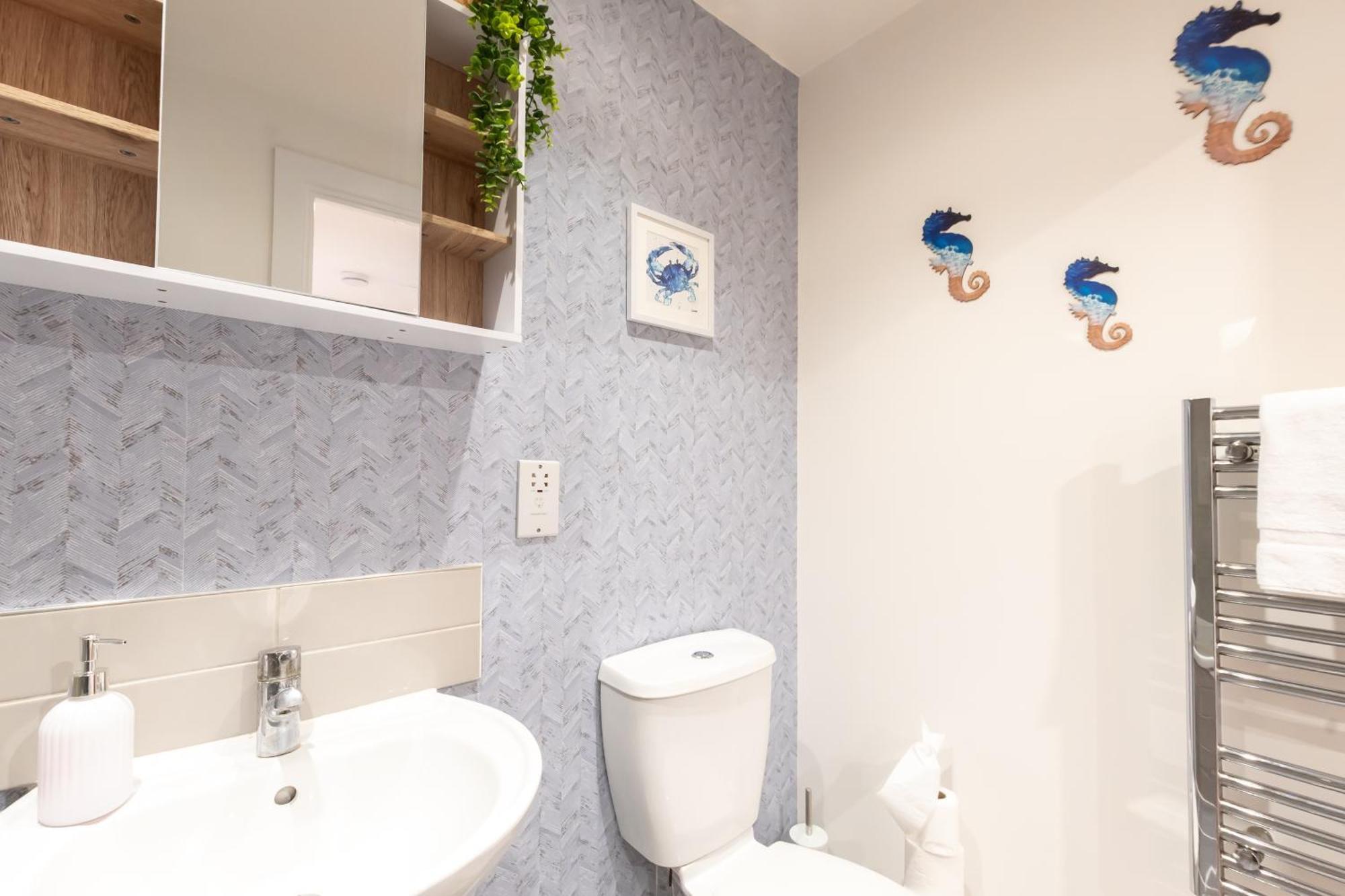 Quay Apartments- Centre *