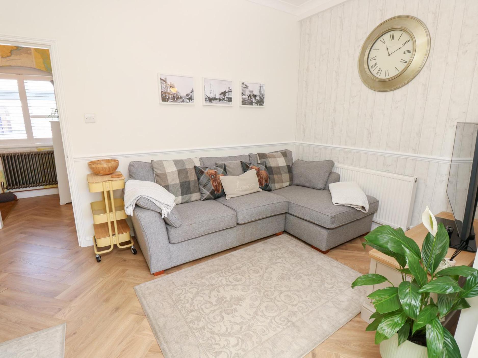 3 West Quay Mews * Poole