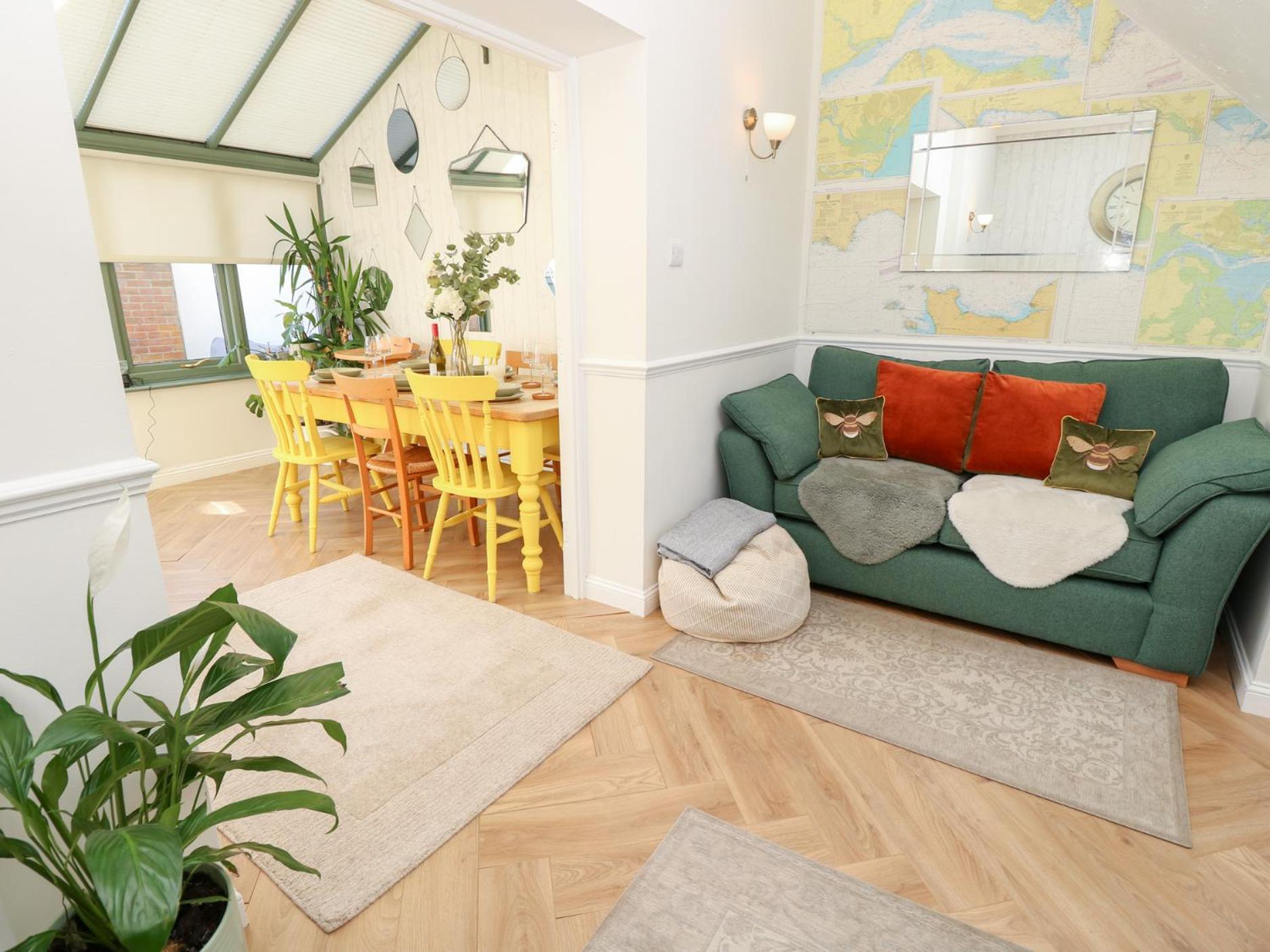 3 West Quay Mews
