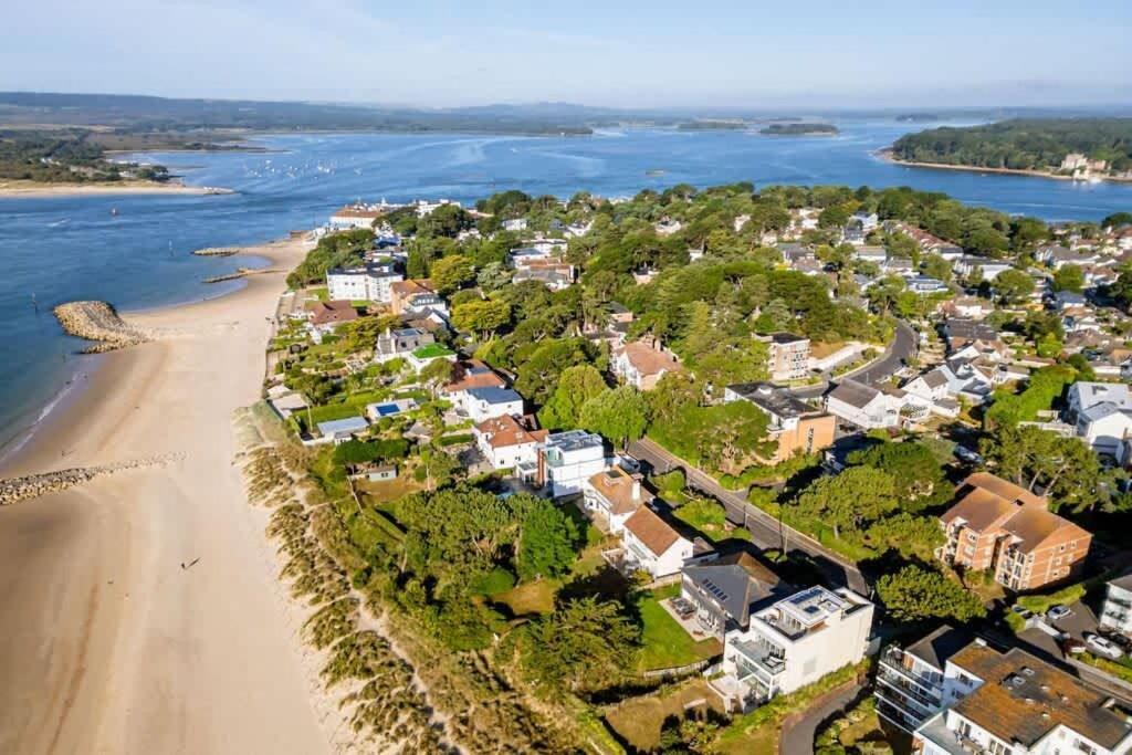 Sandy Shores - Sandbanks Holiday home
