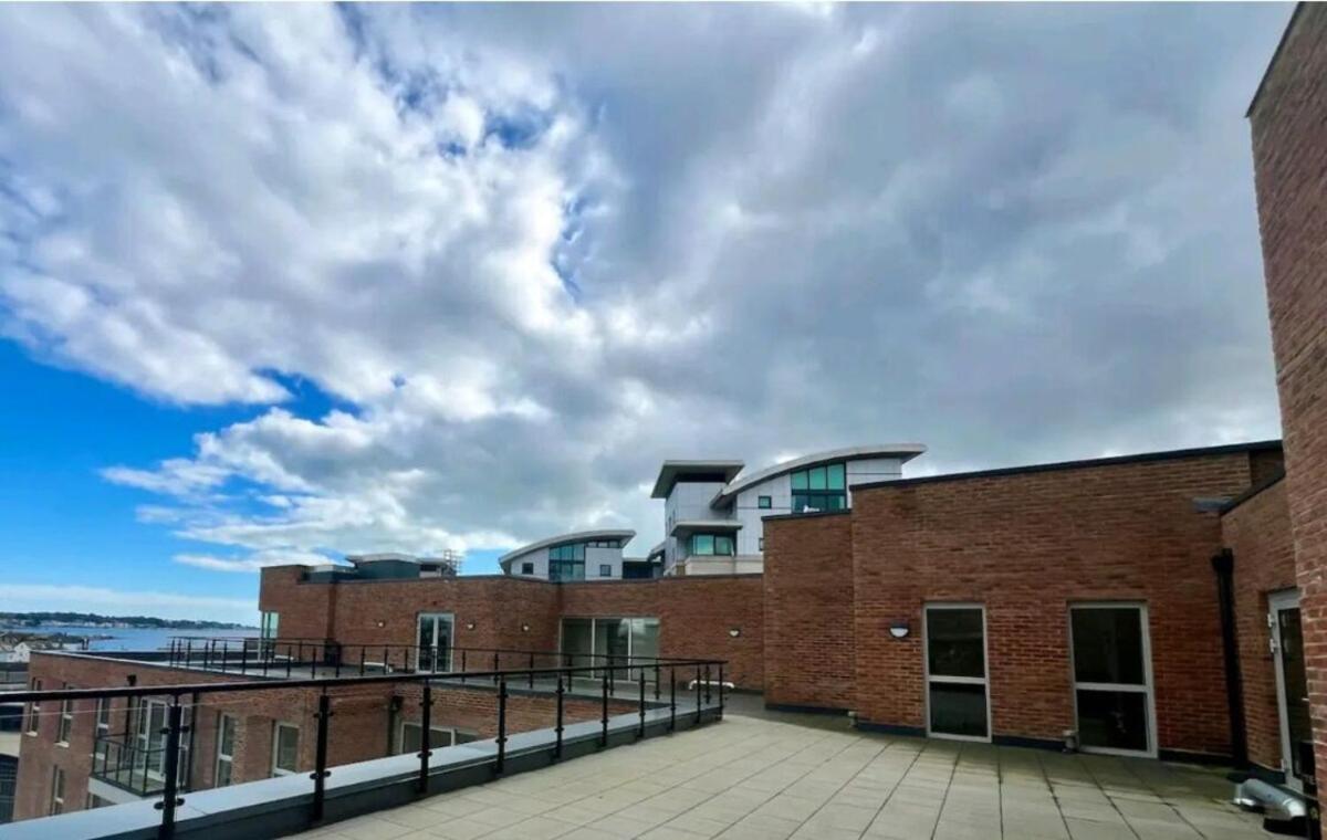Quay Seaside Escape-free Parking 3 Mins Away Apartment Poole