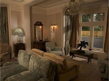 Grovefield Manor