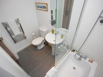 Hotel Quay Holidays - Orchard Plaza