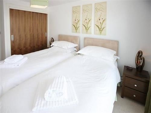 Quay Holidays - Orchard Plaza Hotel *