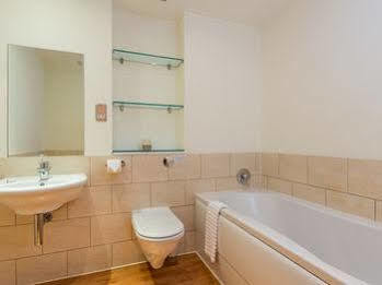 Quay Holidays - Dolphin Quays Hotel