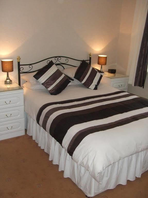 Blueshutters 4* Poole